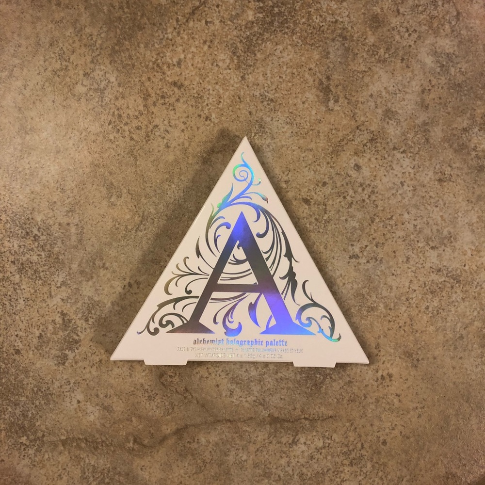 BRAND NEW KAT VON D ALCHEMIST HOLOGRAPHIC PALETTE✨
